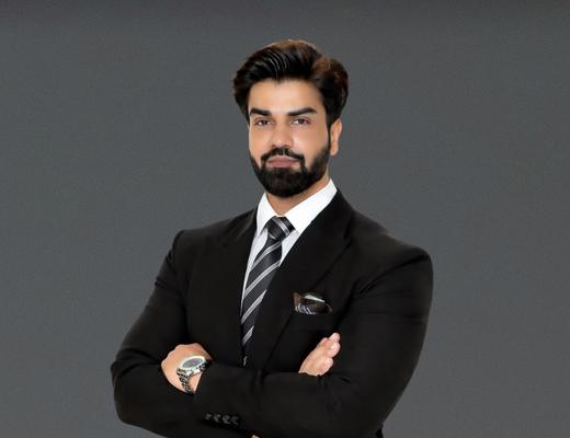 Anjum  Varis