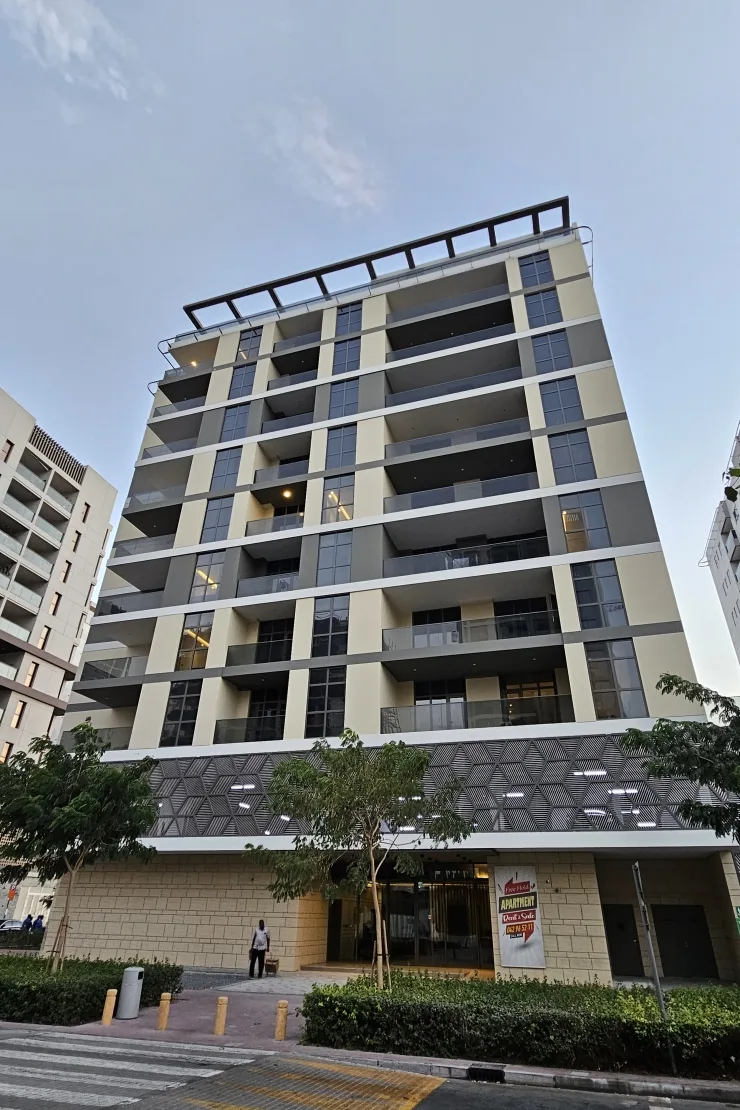 outside full height, corner view