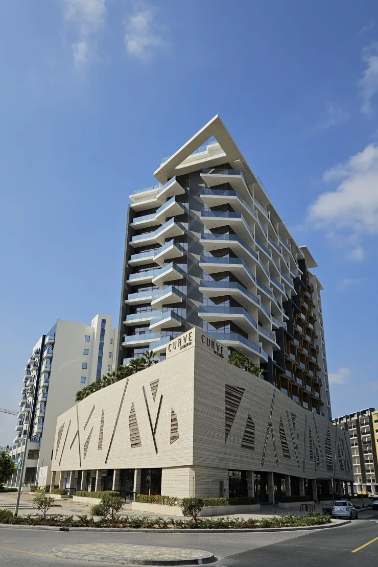 outside full height, corner view