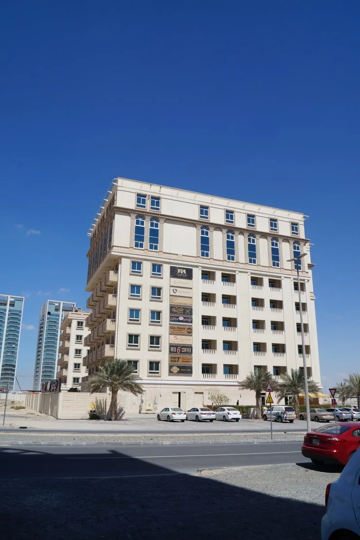 outside full height, corner view