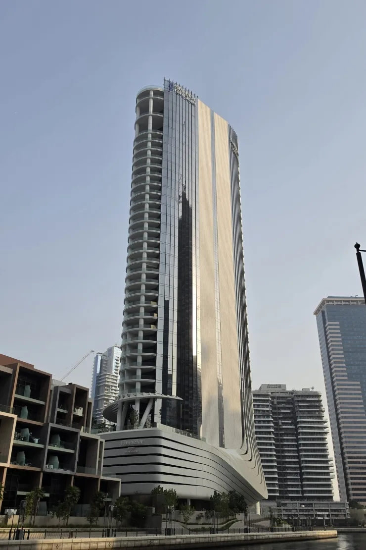 Tower with curved balconies and banded podium