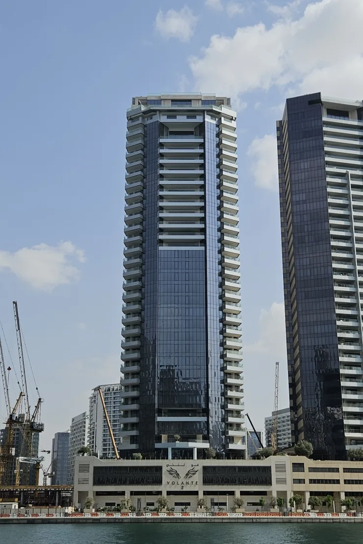 Volante 2 tower from the canal, full height