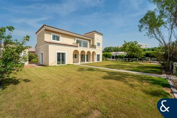 Two-storey Green Community villa with lawn