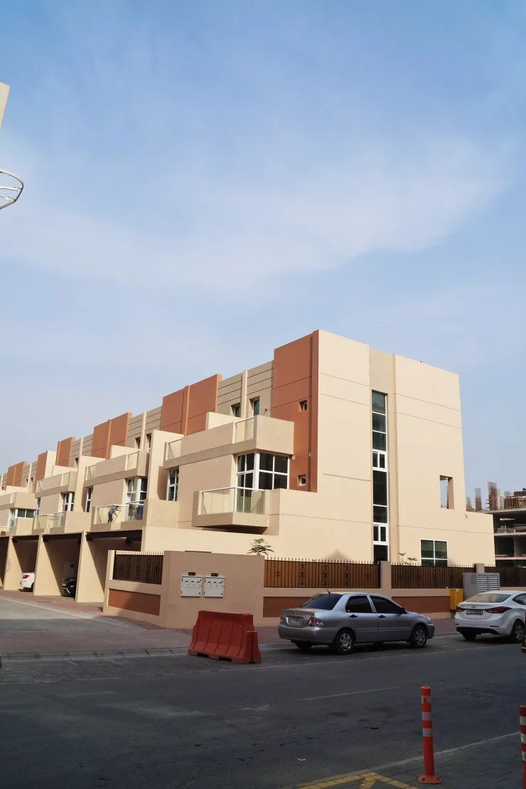 Side and rear elevation with stepped terraces