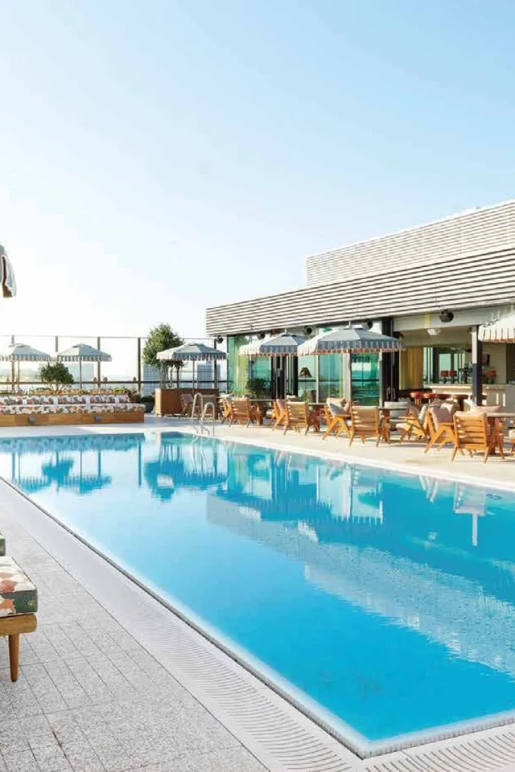 shared pool deck
