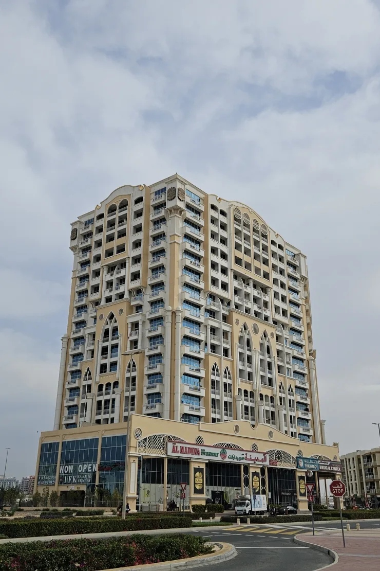 outside full height, corner view