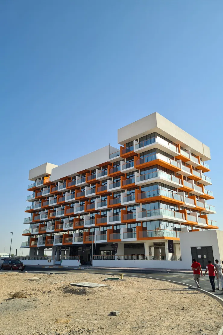 outside full height, corner view