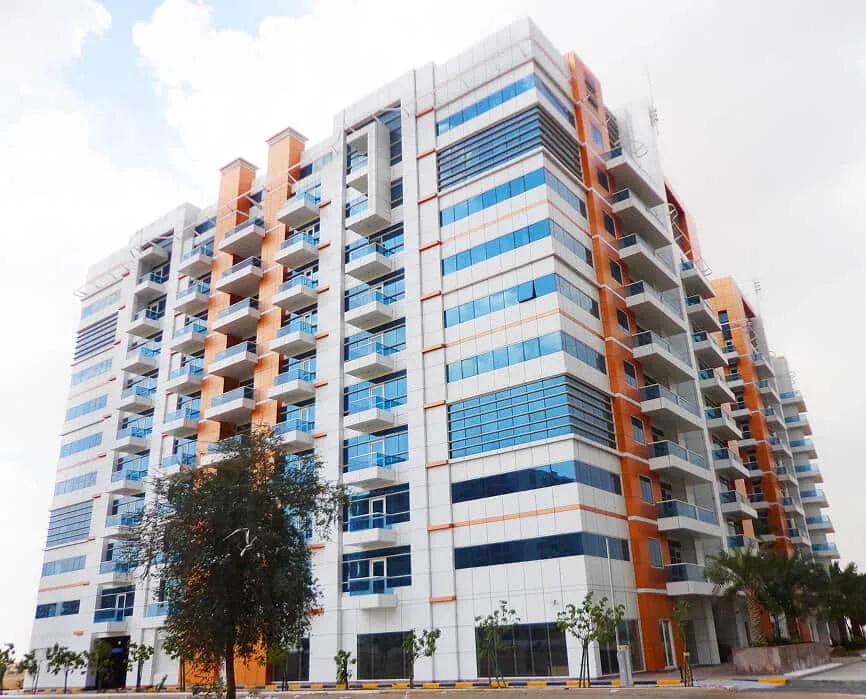 Durar 1 towers exterior from street level, 866x699