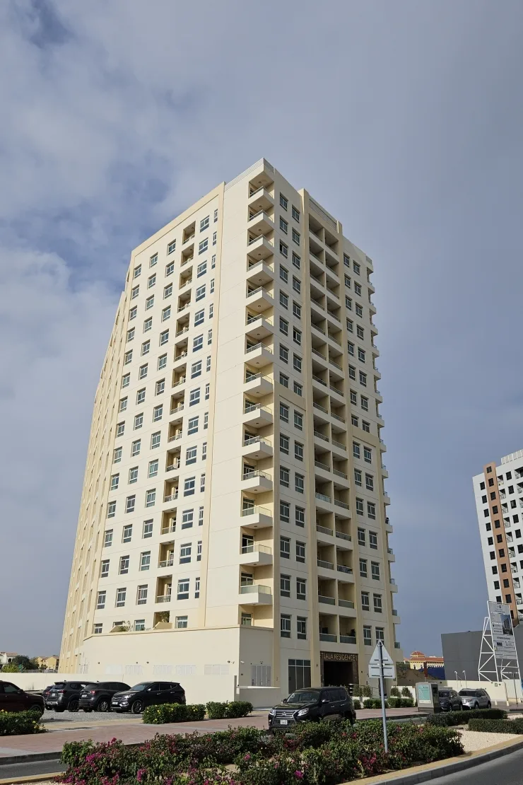 outside, full height, ground to roof (740x1110 portrait)