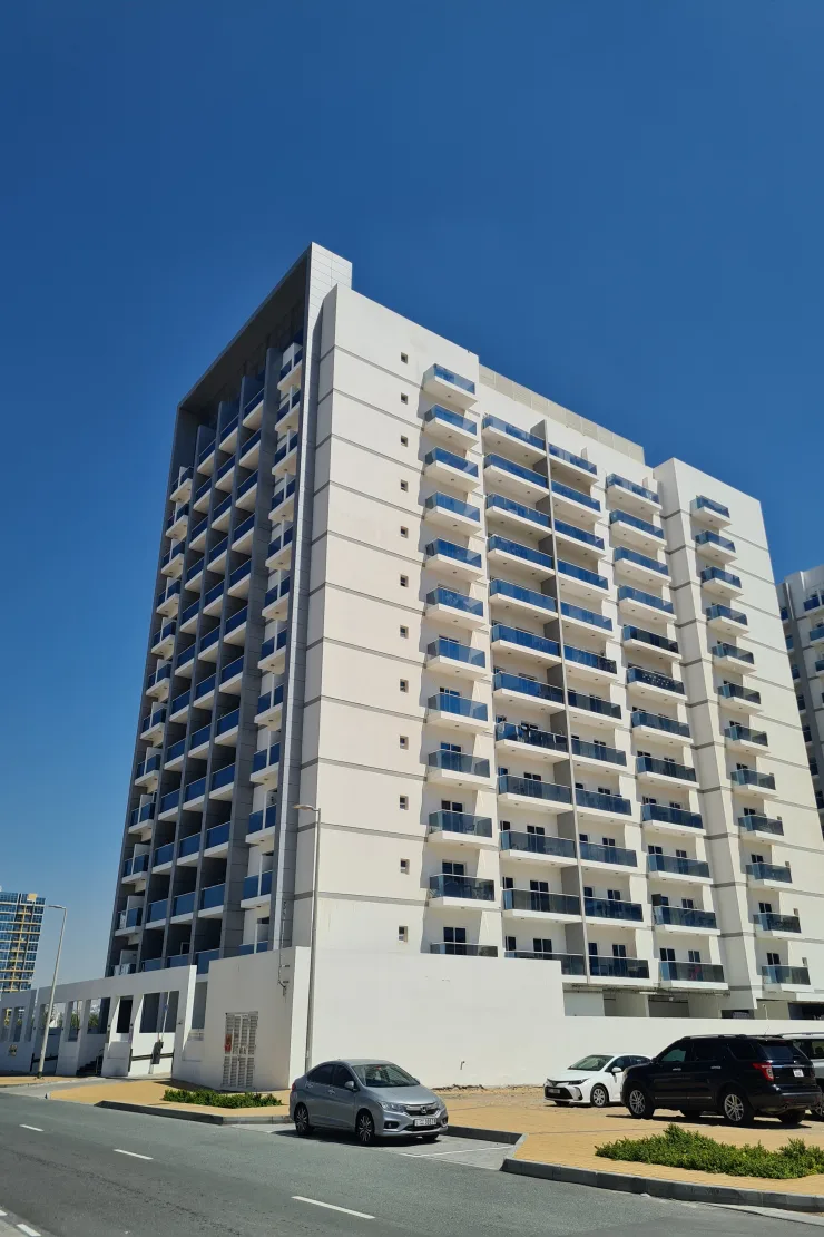 outside full height, corner view