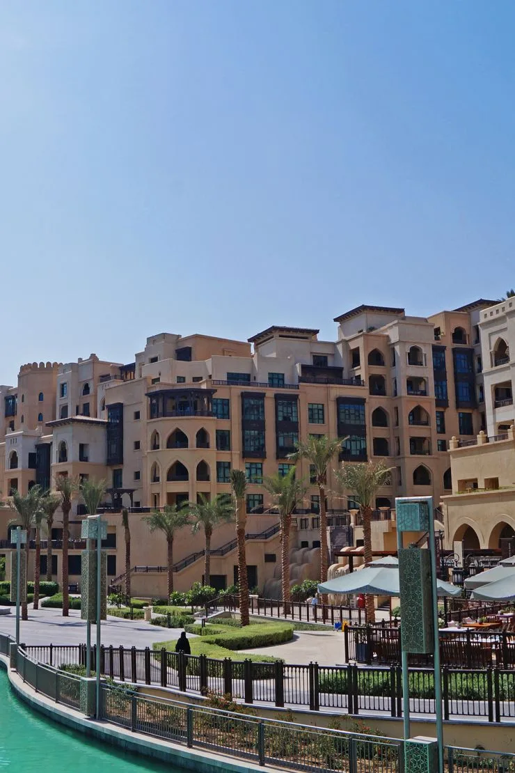 Al Tajer Residences, frontage on the boulevard and lake