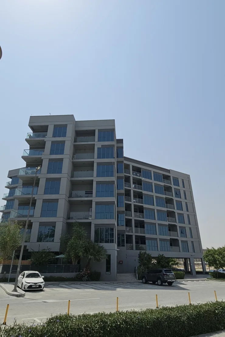 Stepped balcony tower and side wing from street