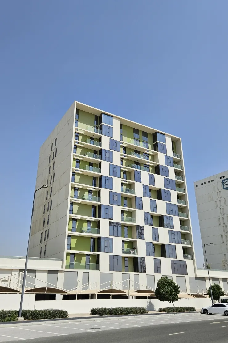 Project picture: The Pulse Residence Plaza. Full-height facade with green and blue panels