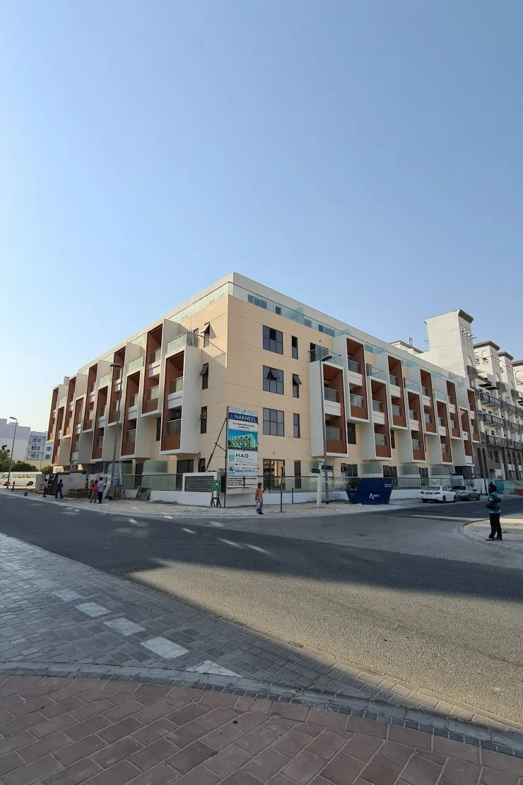 Corner view of facade and balcony pattern