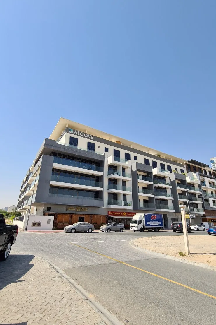 Alcove street view, full height, blue sky