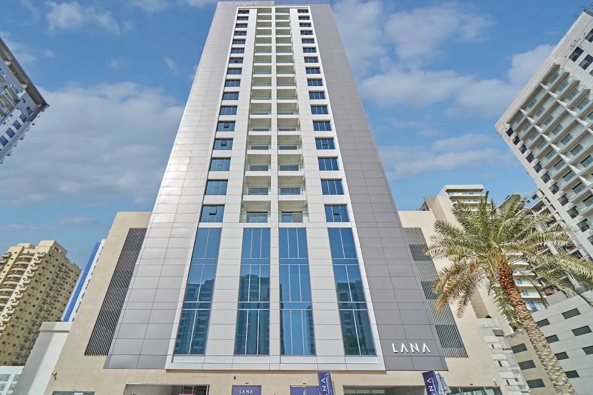 Lana Tower facade from ground to roof