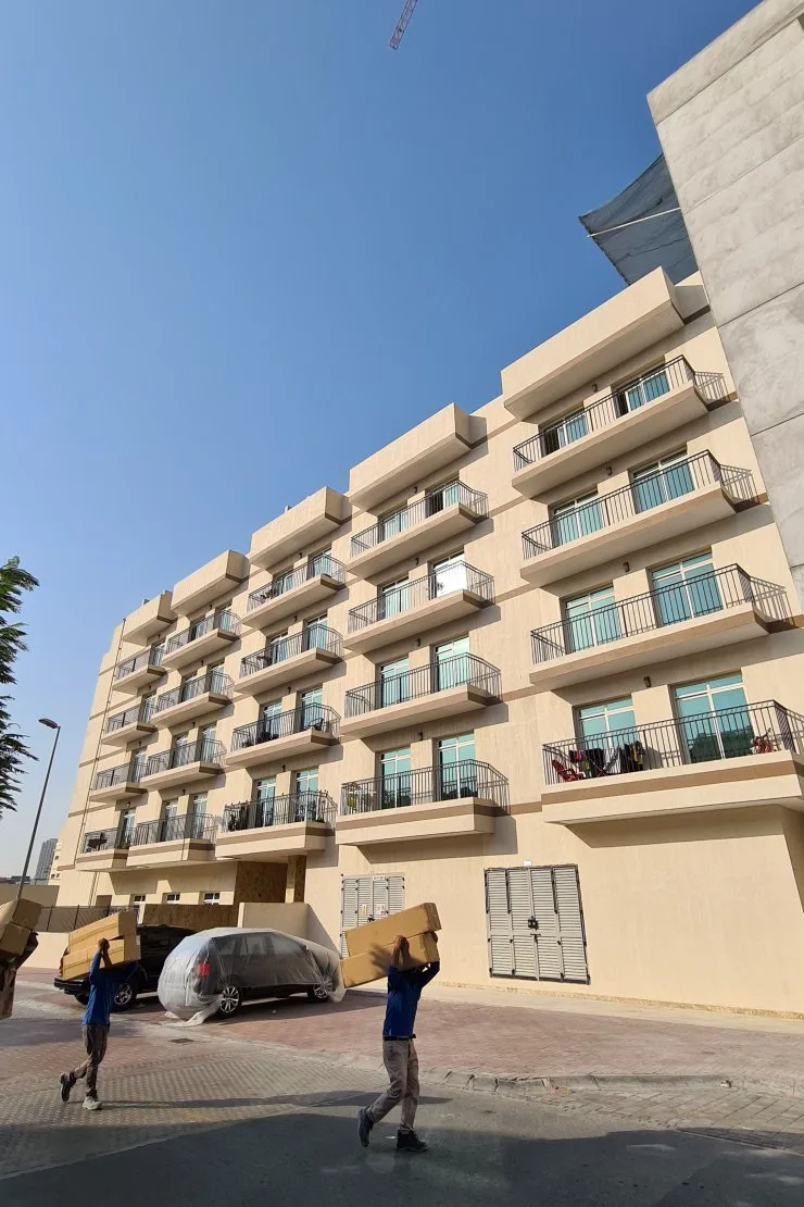 Balcony facade of the completed block from street level