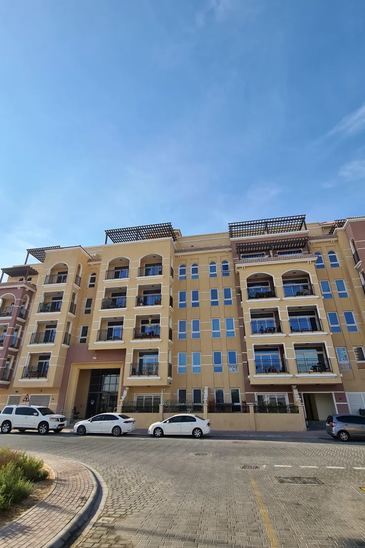 Novem 2 beige low-rise facade with arched balconies