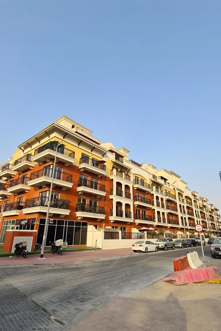 Street view along the facade, ground to roof