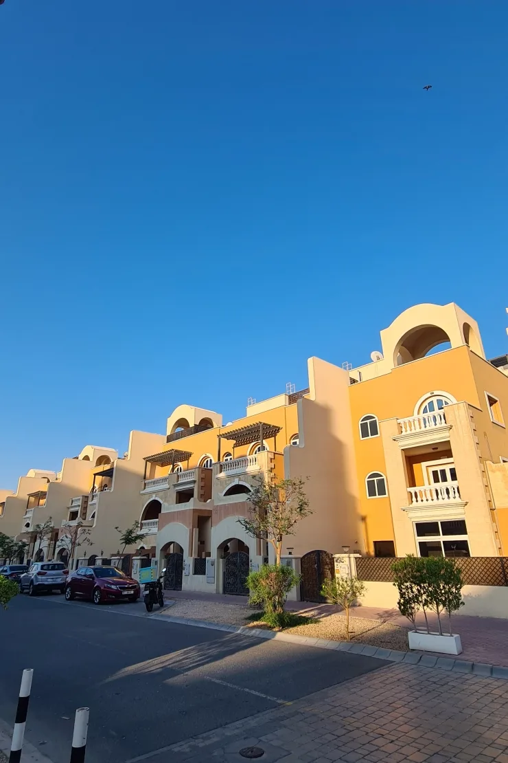 outside, row of Summer townhouses from the street