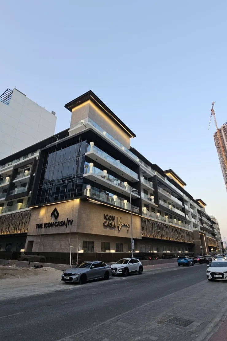 Corner view with Icon Casa IV signage at dusk