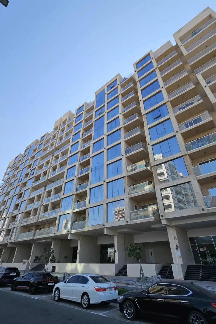 Exterior close view (740x1110)