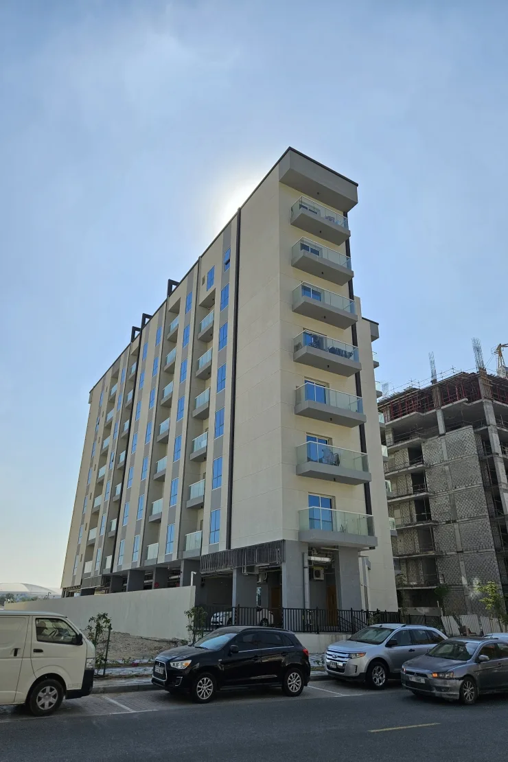 Exterior side view (740x1110)